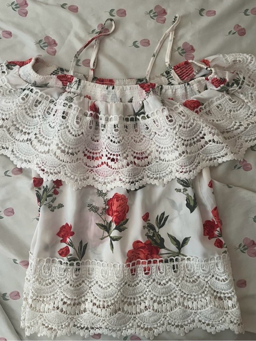 No Boundaries White Floral Lace-Trim Off-Shoulder Camisole with Red Roses